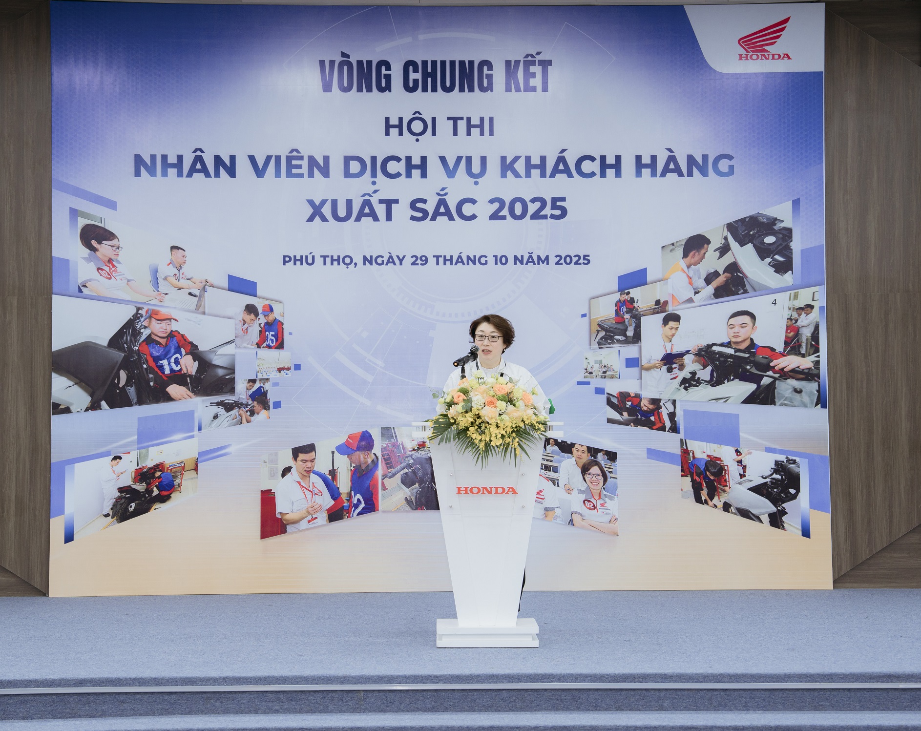 1. Bà Sayaka Arai Phát biểu tại Vòng chung kết hội thi nhân viên dịch vụ khch hàng xuất sắc 2025.JPG