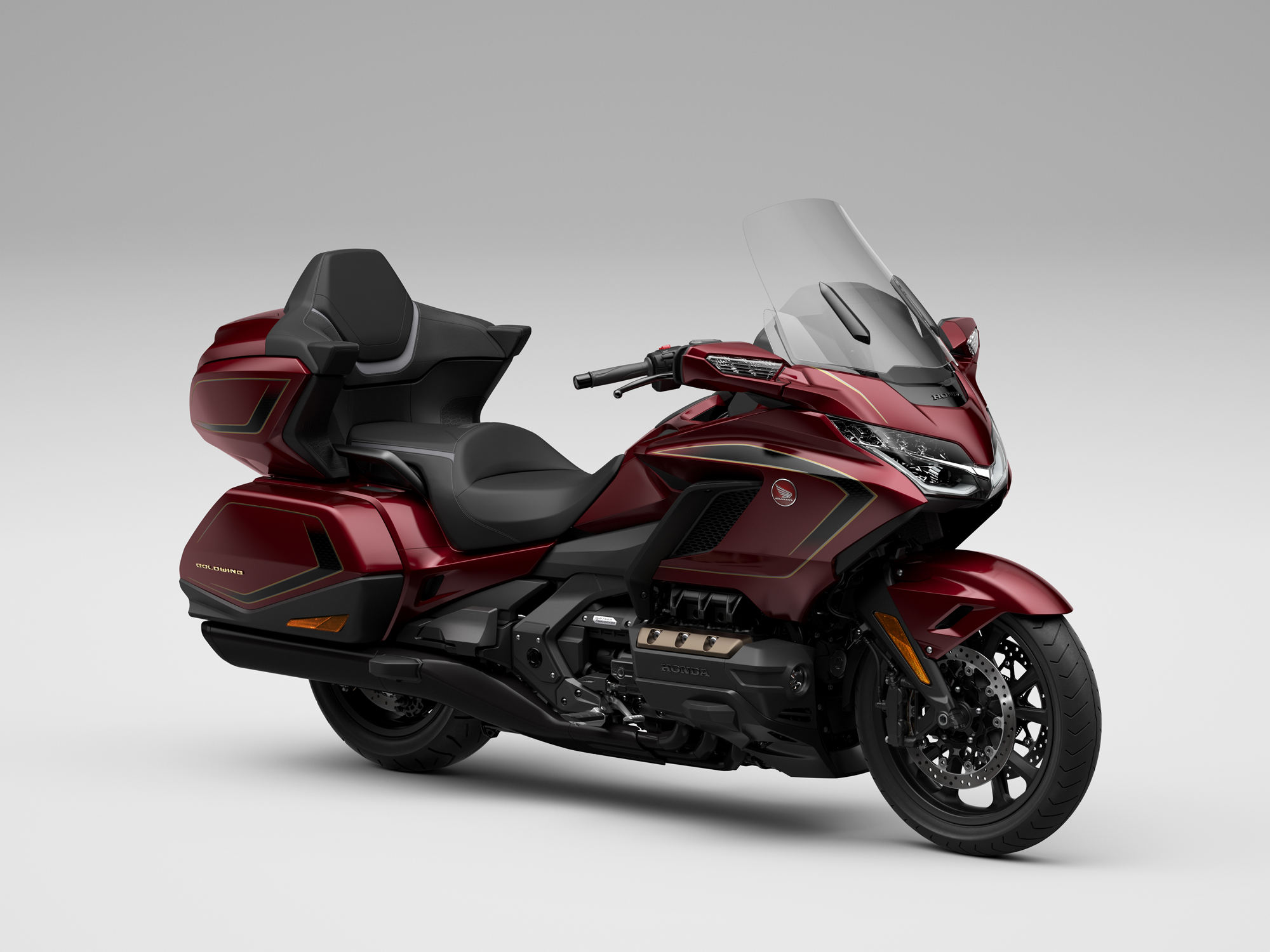 2025-GL1800_ED_AirBag_DCT_Studio_Red_Rh-FrQ_S.jpg
