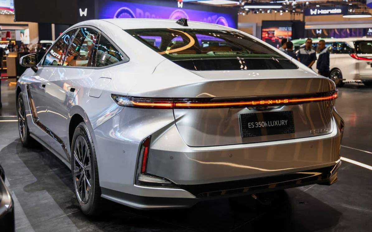 2026-GIIAS-Lexus-ES350h-Luxury-1-1200x801 2.jpg