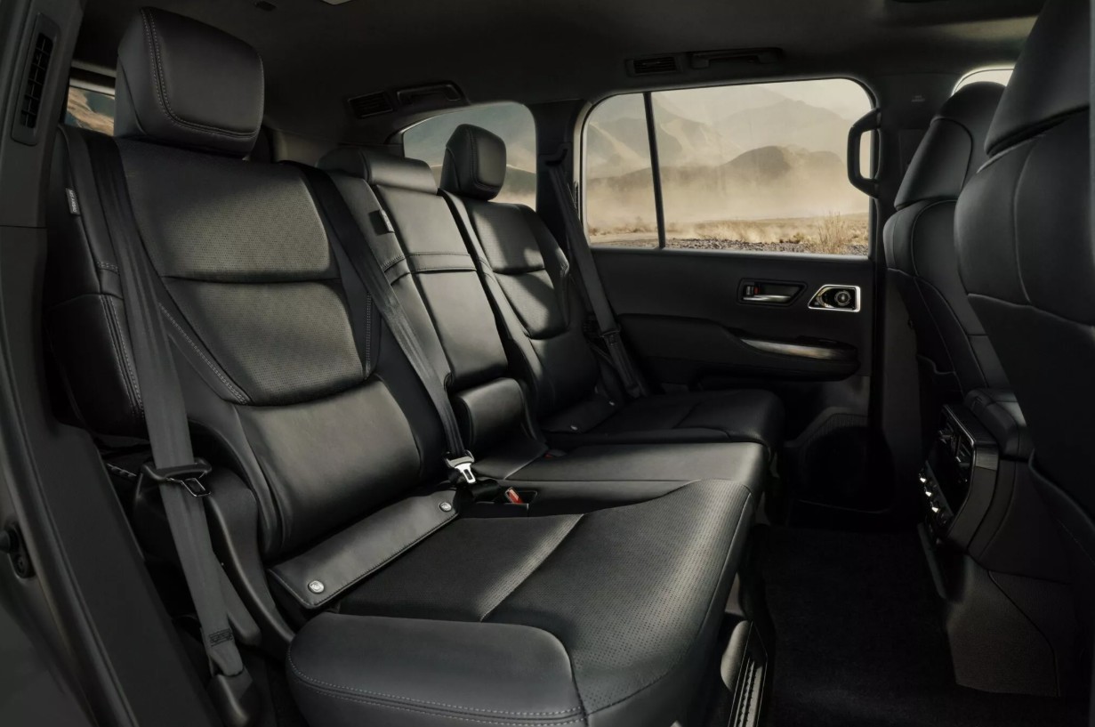 2026-Toyota-Land-Cruiser-300-Hybrid 7.jpg