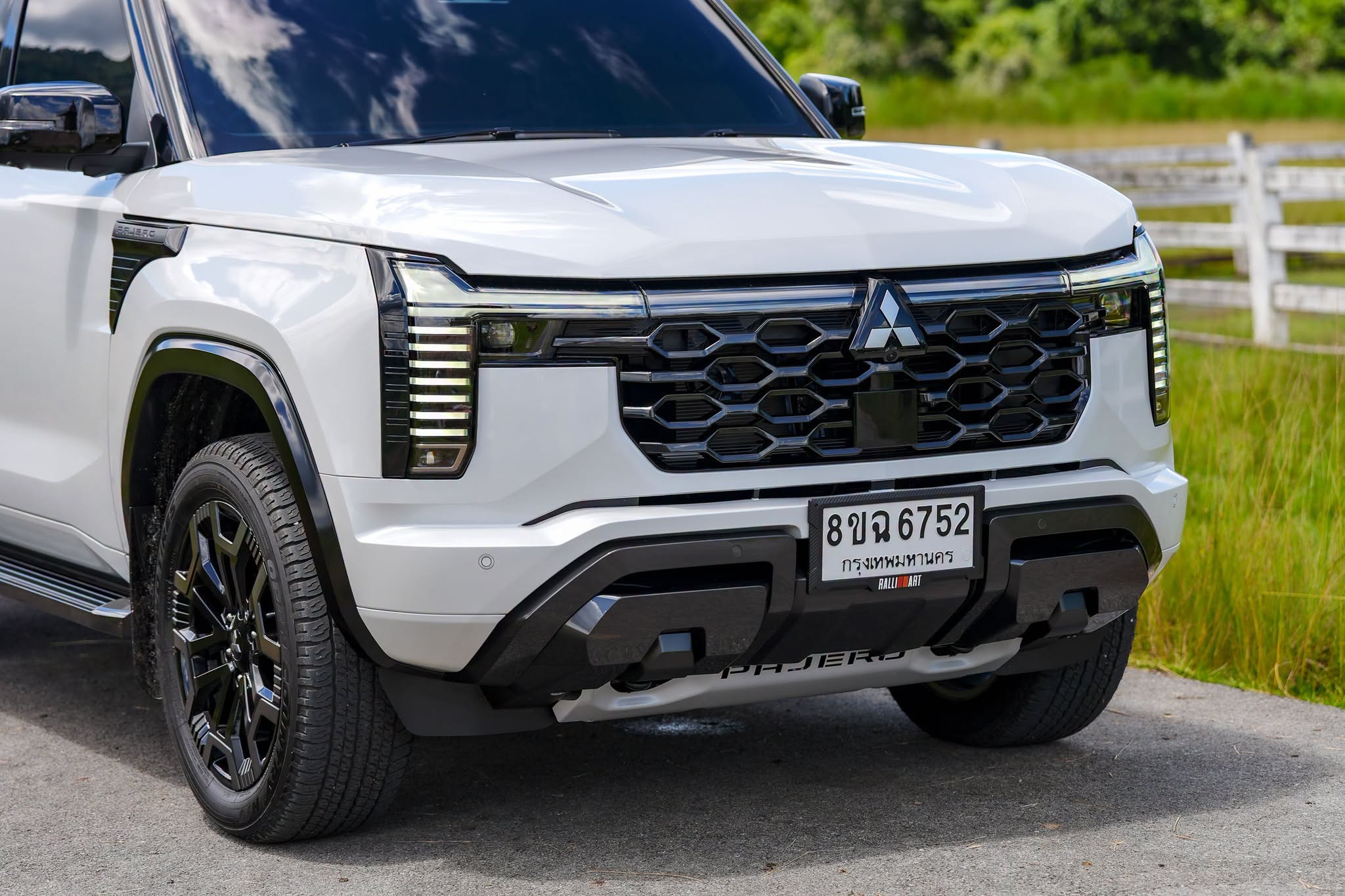 2027 Mitsubishi Pajero 9.jpg