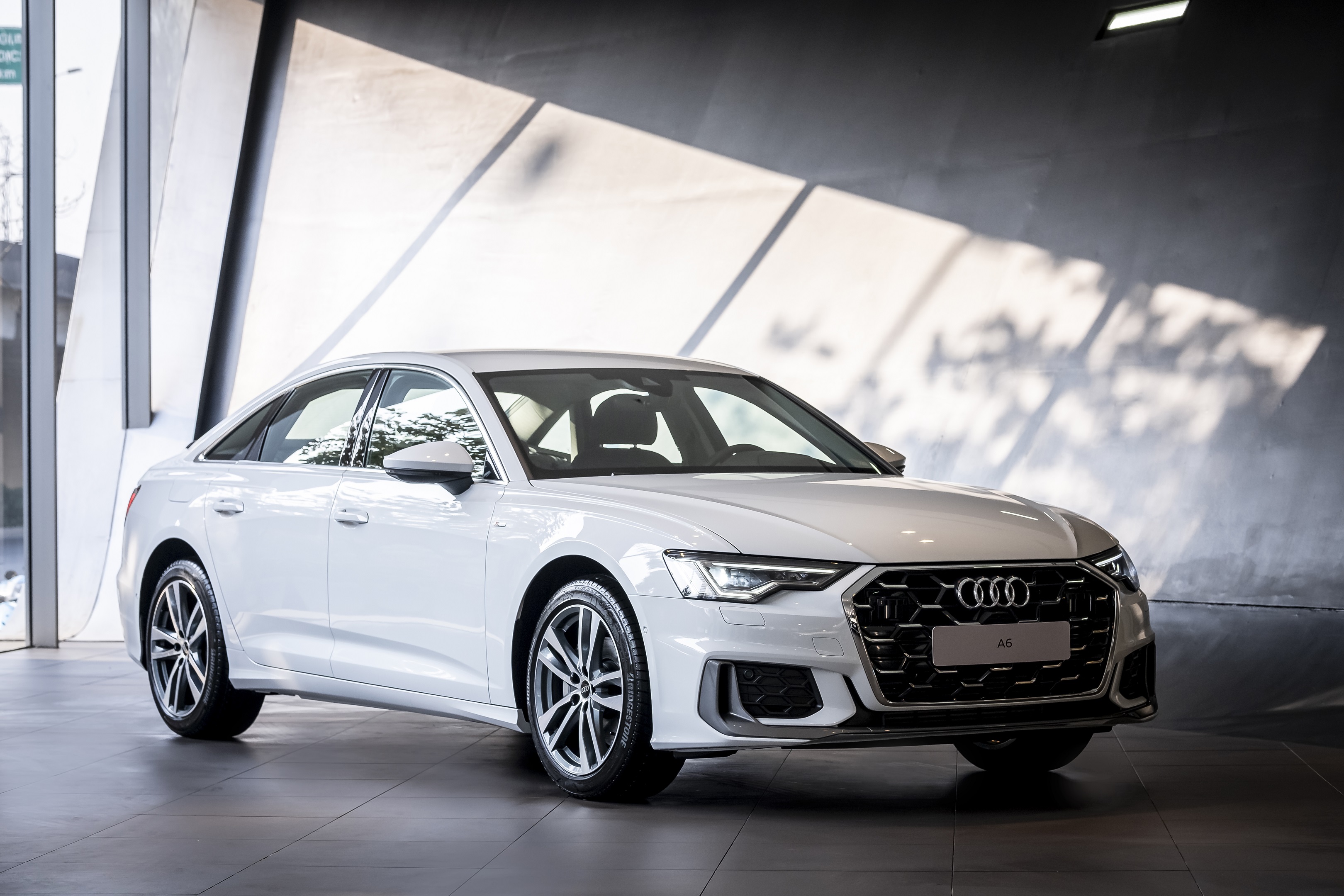 Audi A6.JPG