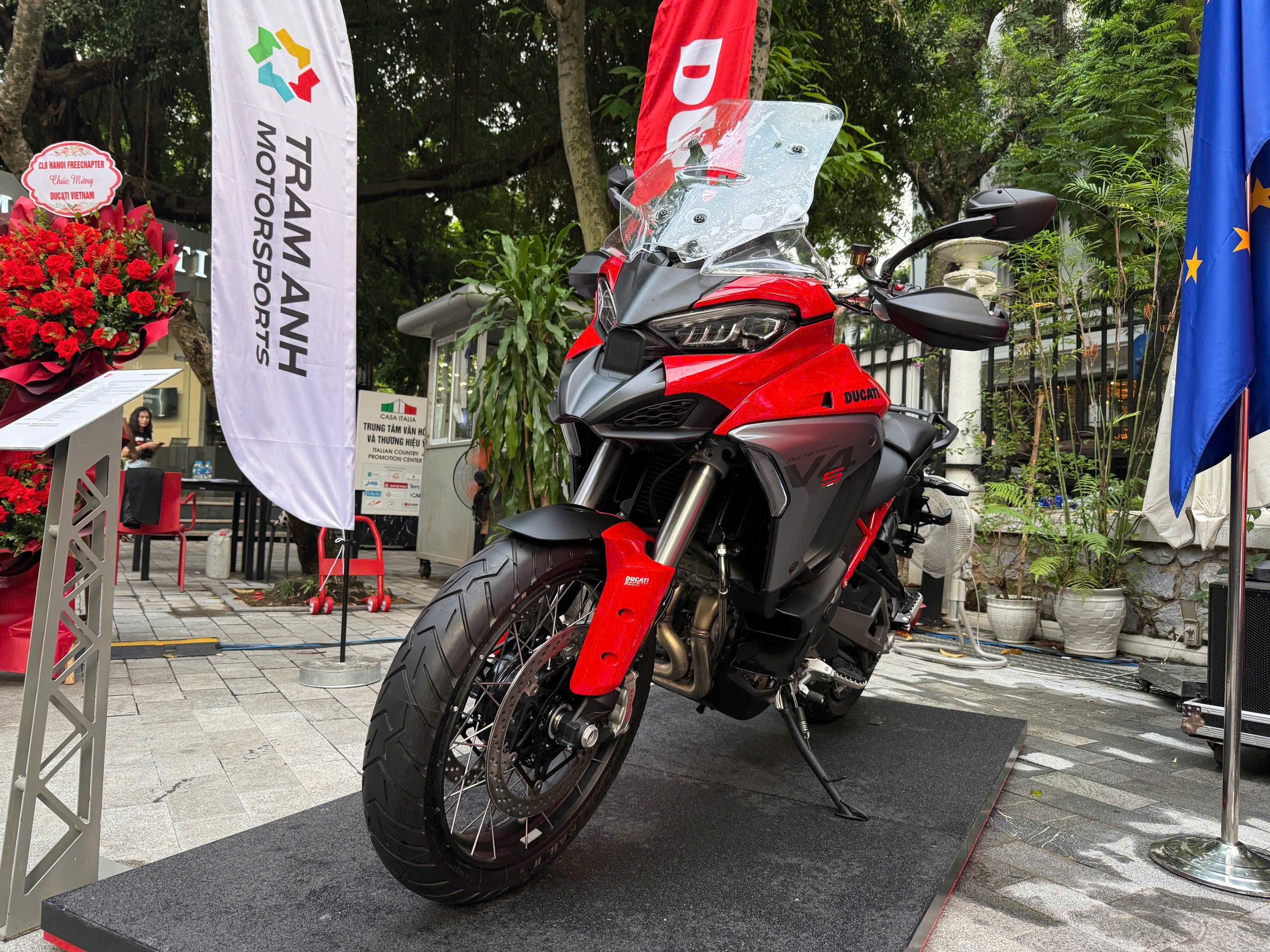 Ducati 3.jpg Ducati 3.jpg