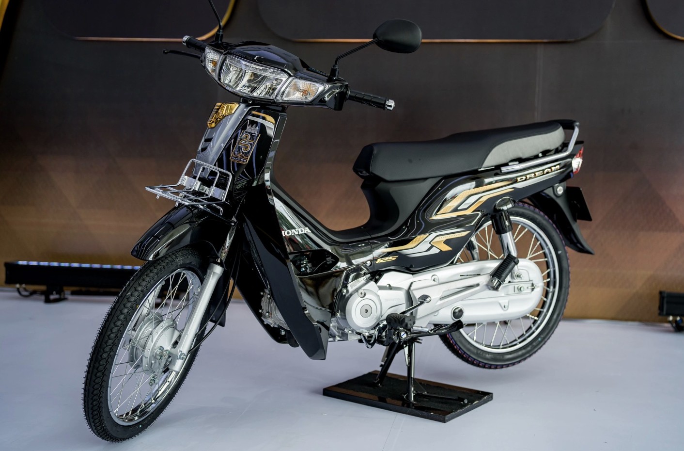 Honda Dream 125 2.jpg