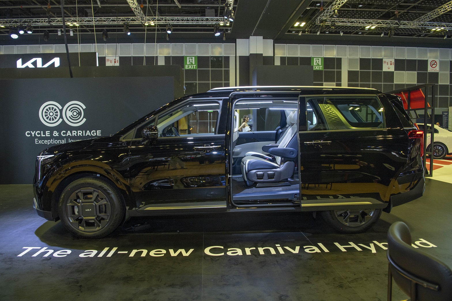 kia-carnival-hybrid-2024-26-1.jpg