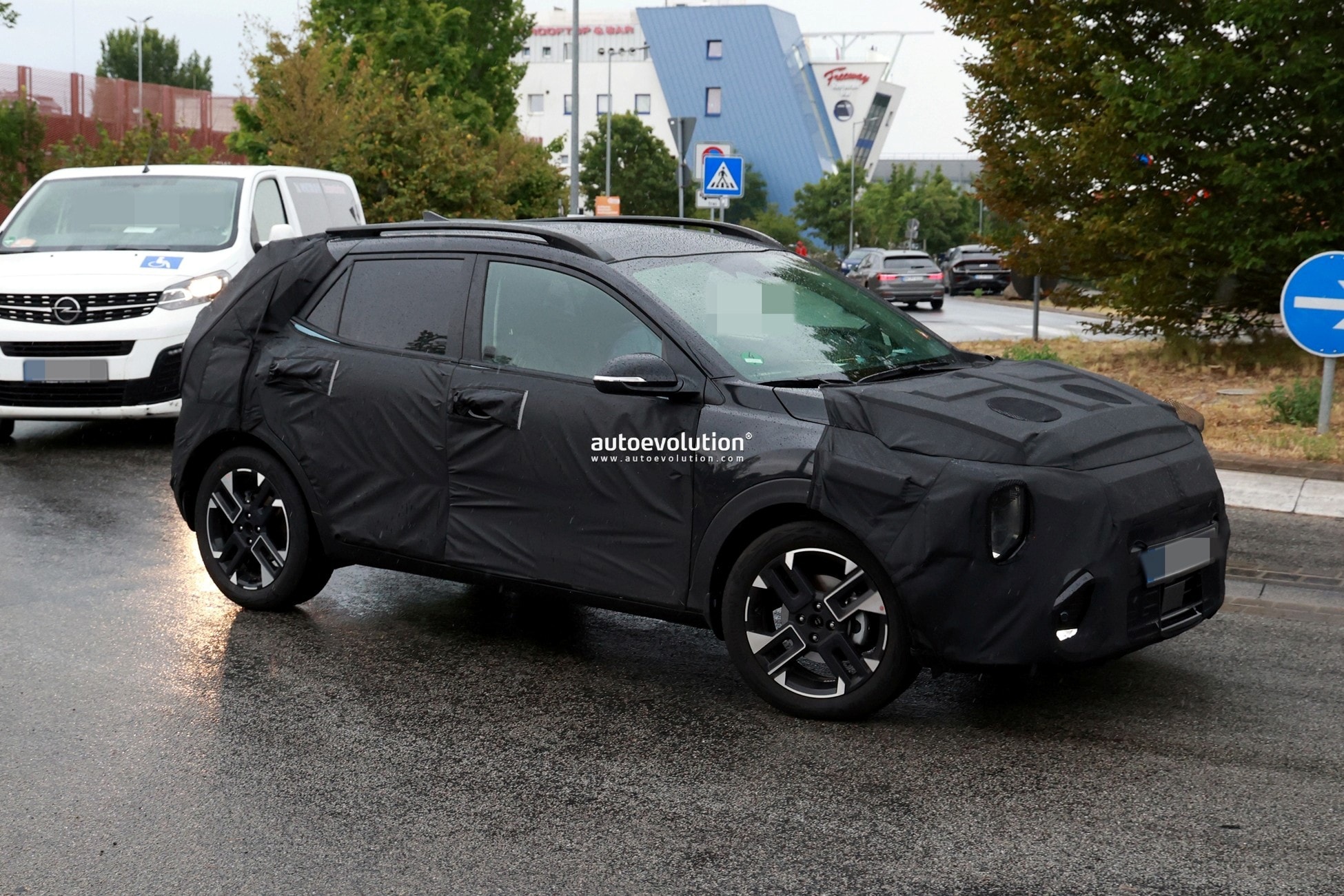kia-stonic-getting-boxy-facelift-2026-model-flaunts-opposites-united-cues_8.jpg