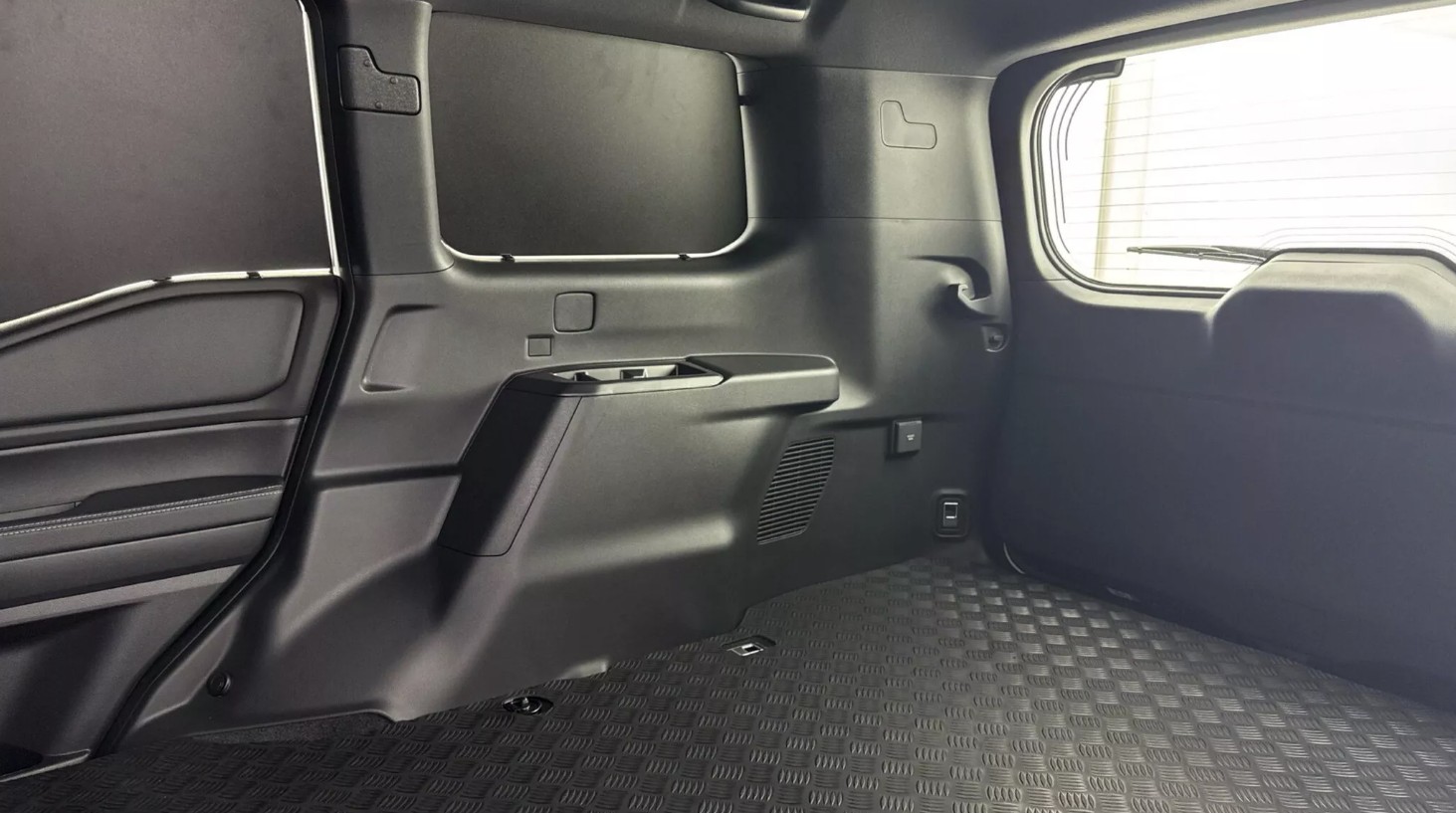 Land Cruiser 7.JPG