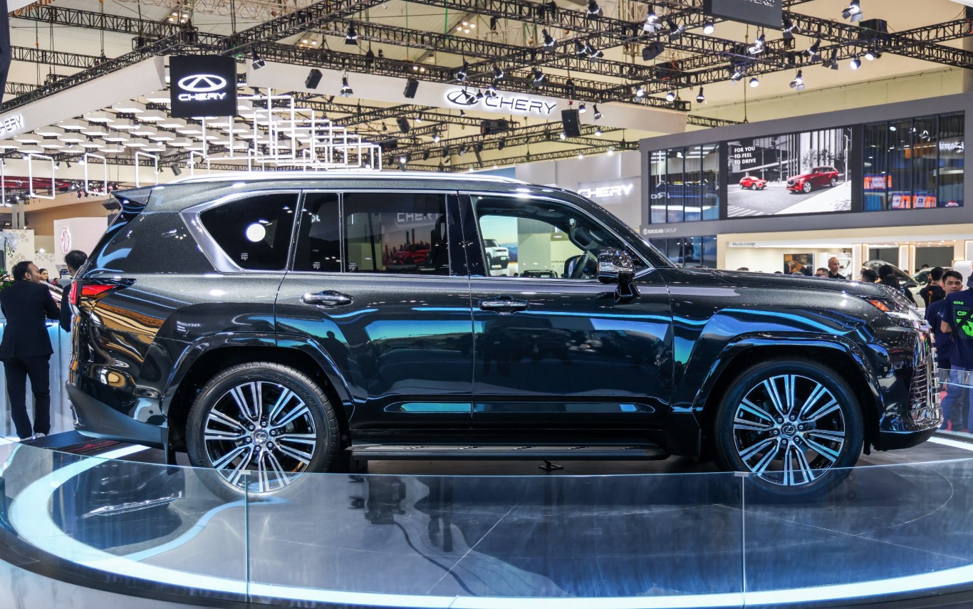 Lexus LX 700h 7.jpg