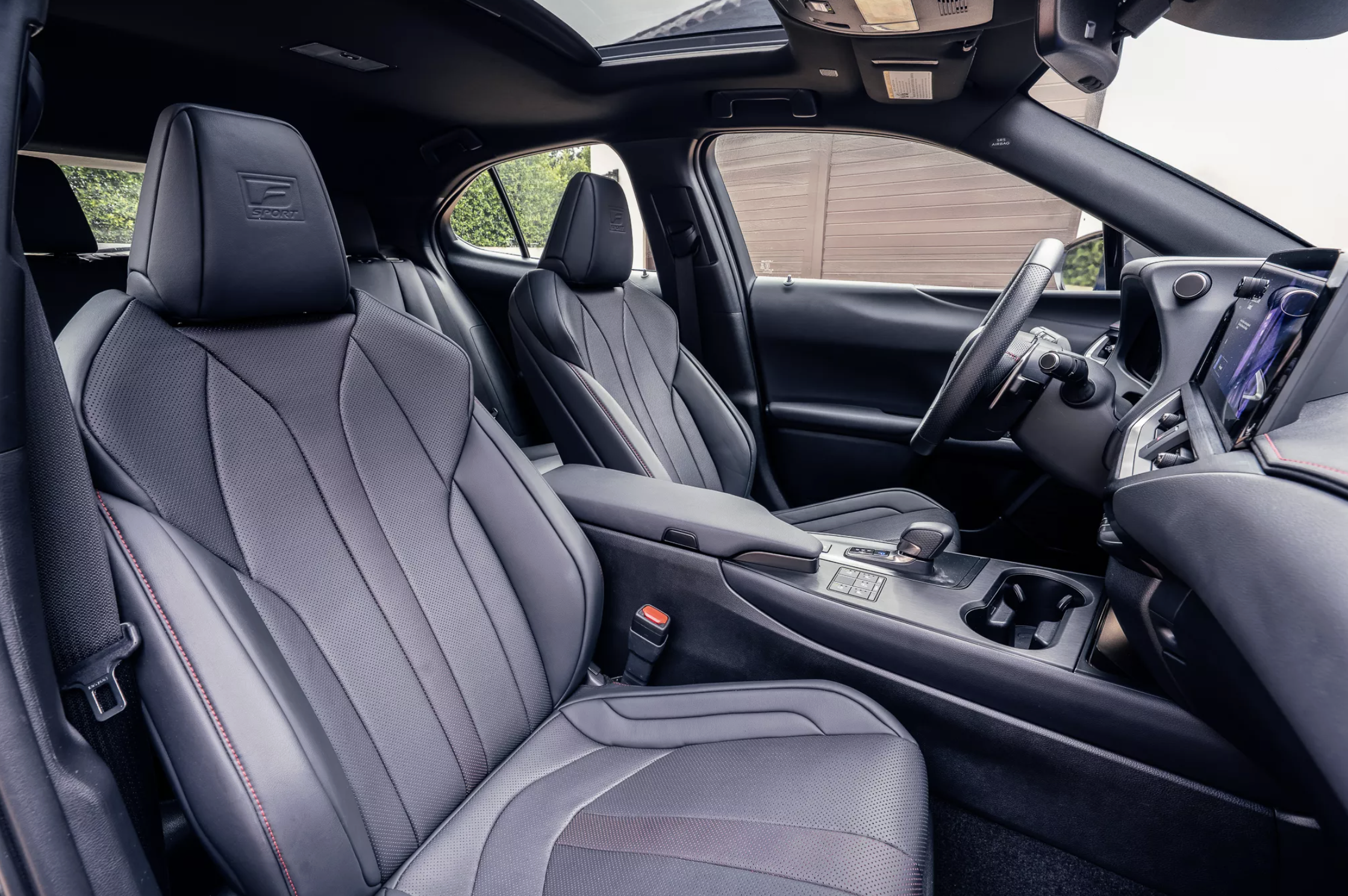 Lexus UX 2025-11-15 lúc 08.59.18.png