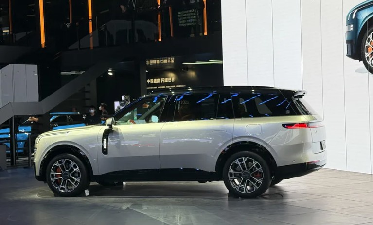 Lynk & Co 900 3.jpg