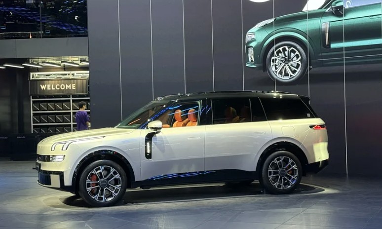 Lynk & Co 900 6.jpg
