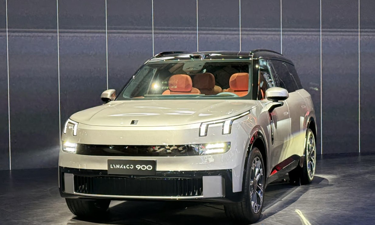 Lynk & Co 900.jpg