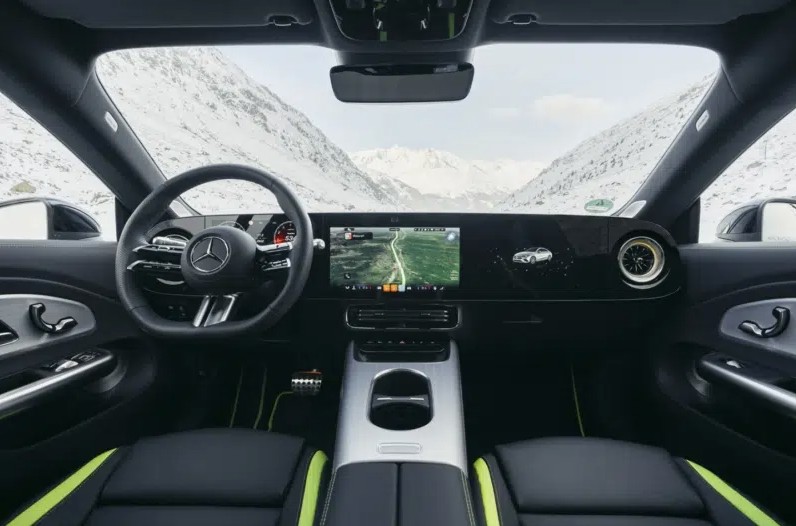 Mercedes-Benz CLA 4.jpg