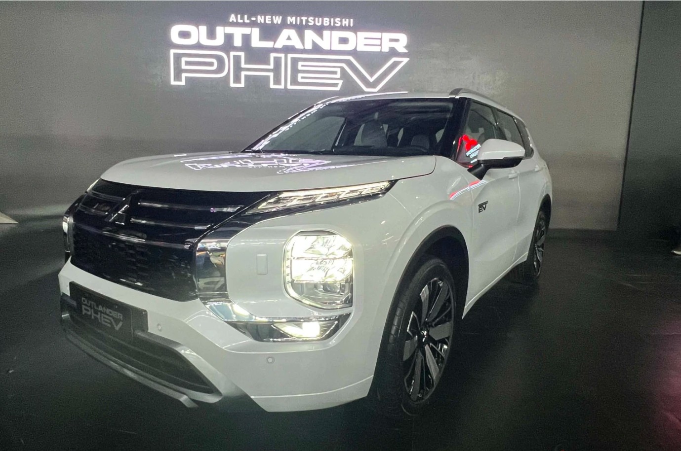Mitsubishi Outlander PHEV.jpg