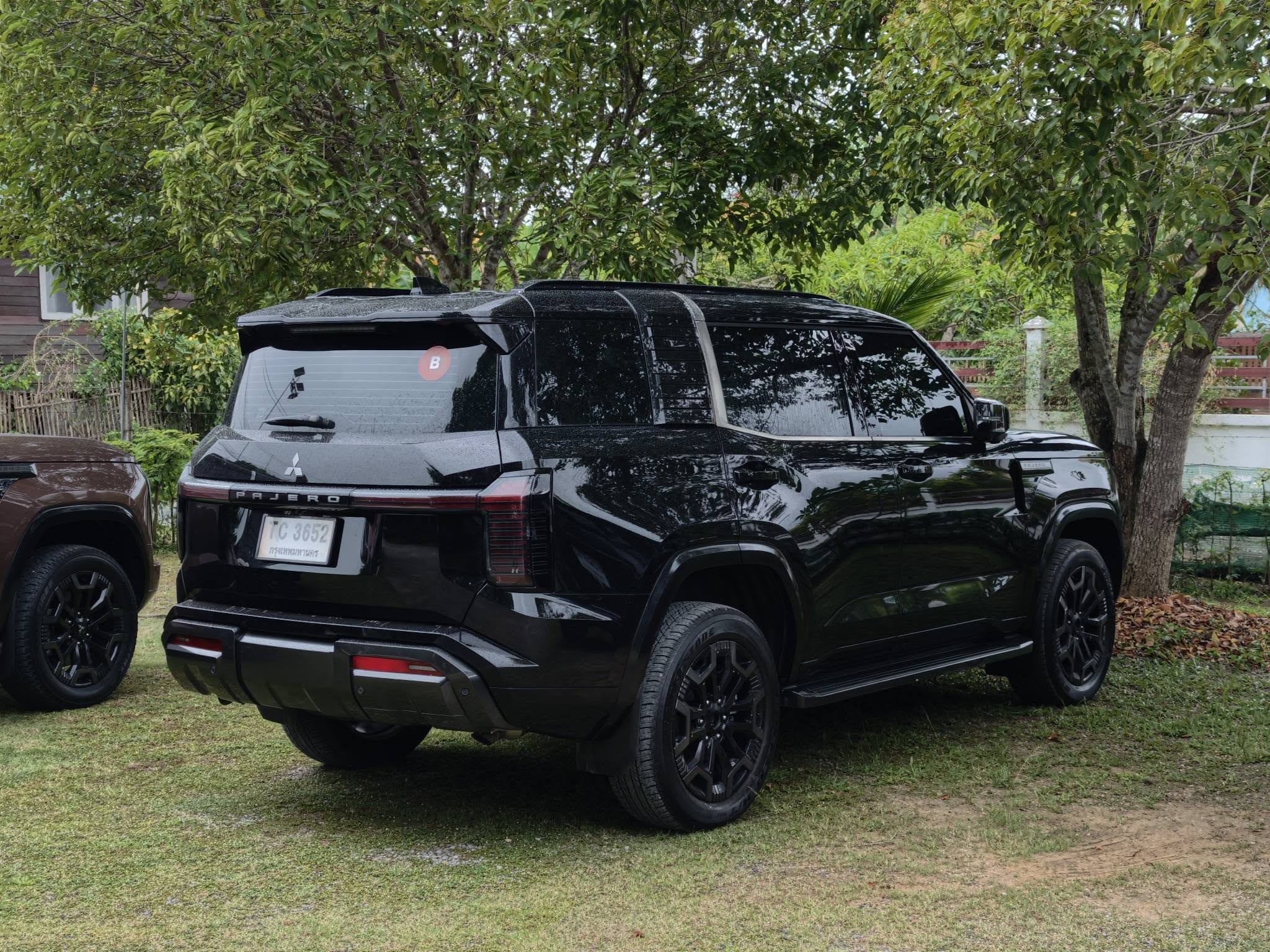 Mitsubishi Pajero 2027 -a2.jpg