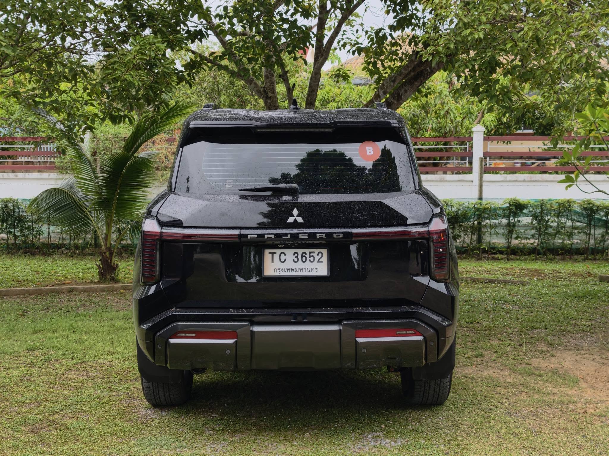Mitsubishi Pajero 2027 -a3.jpg