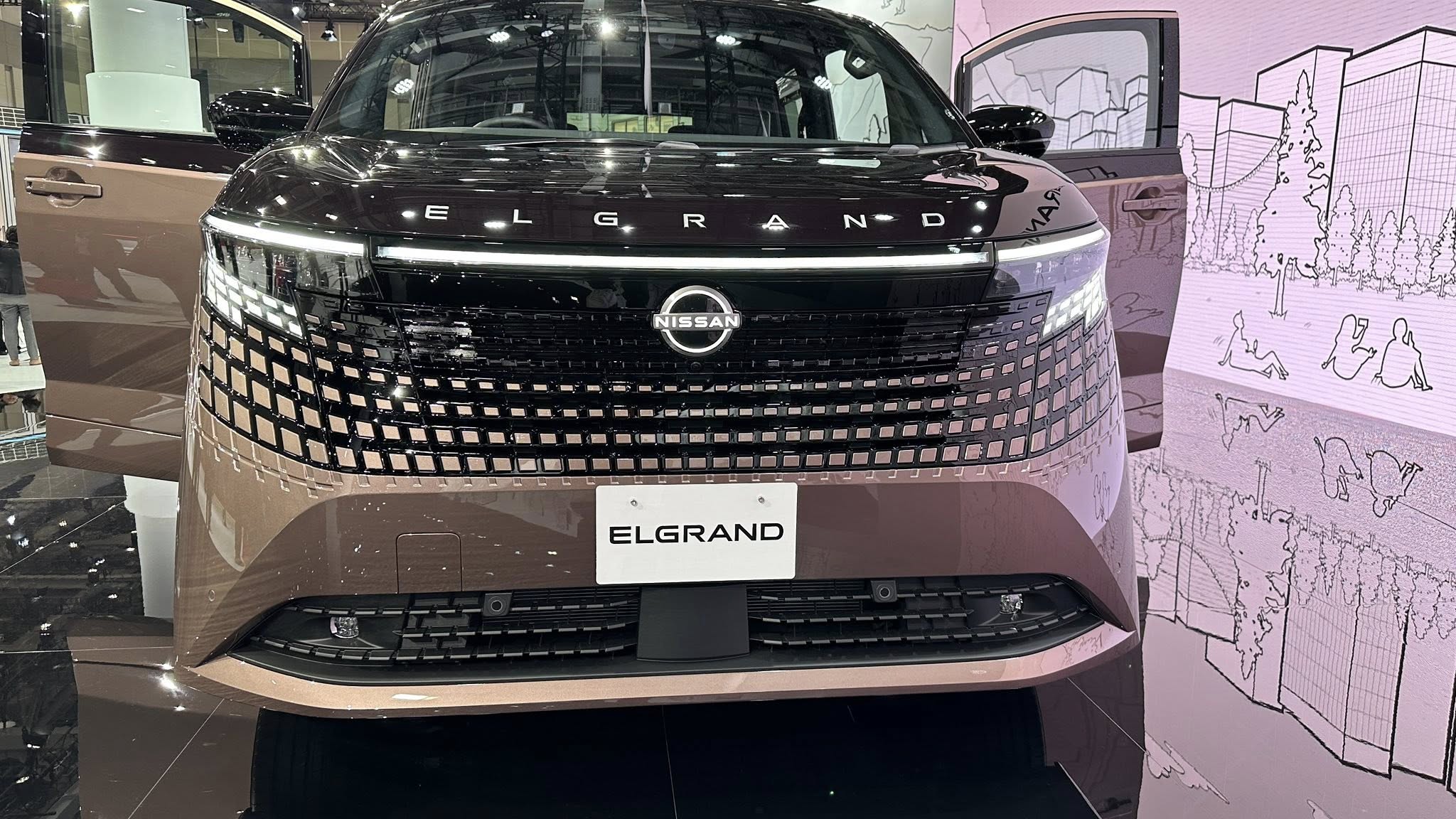 Nissan ELGRAND.jpg