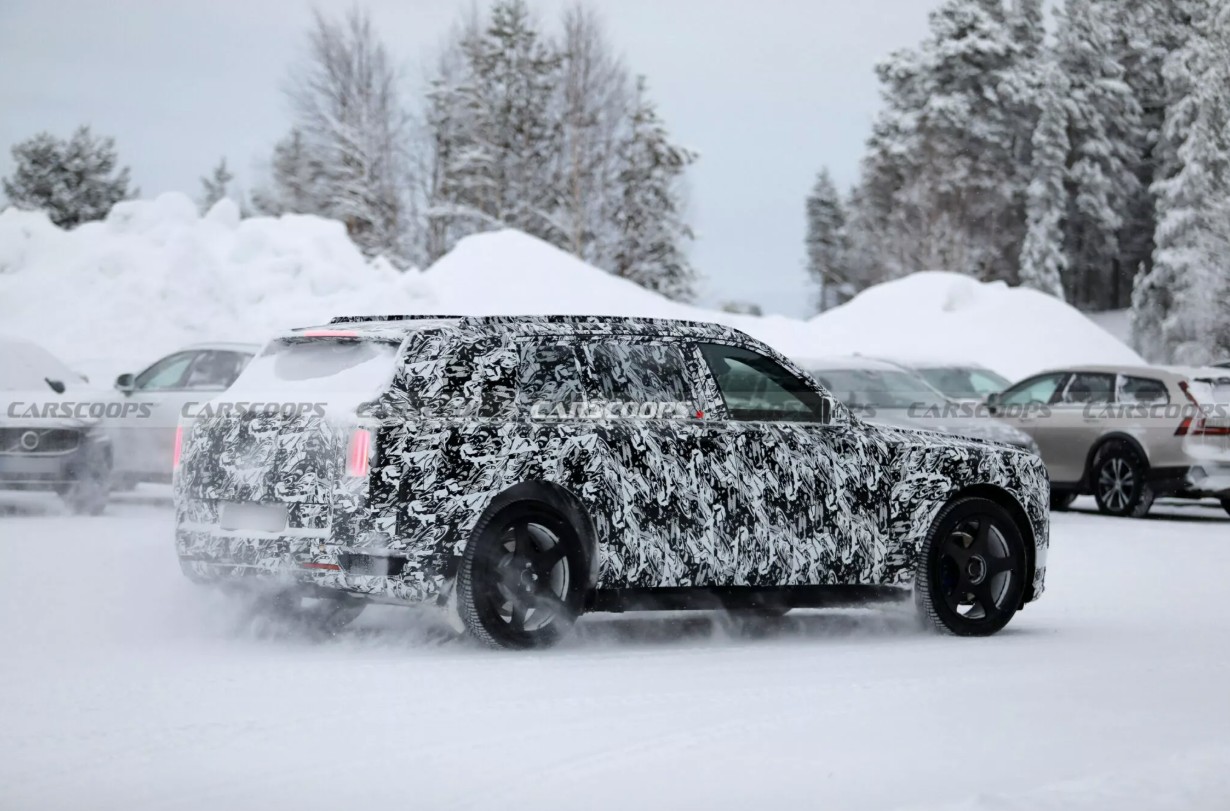 Rolls-Royce-Cullinan-EV-115-1-2048x1365 3.jpg