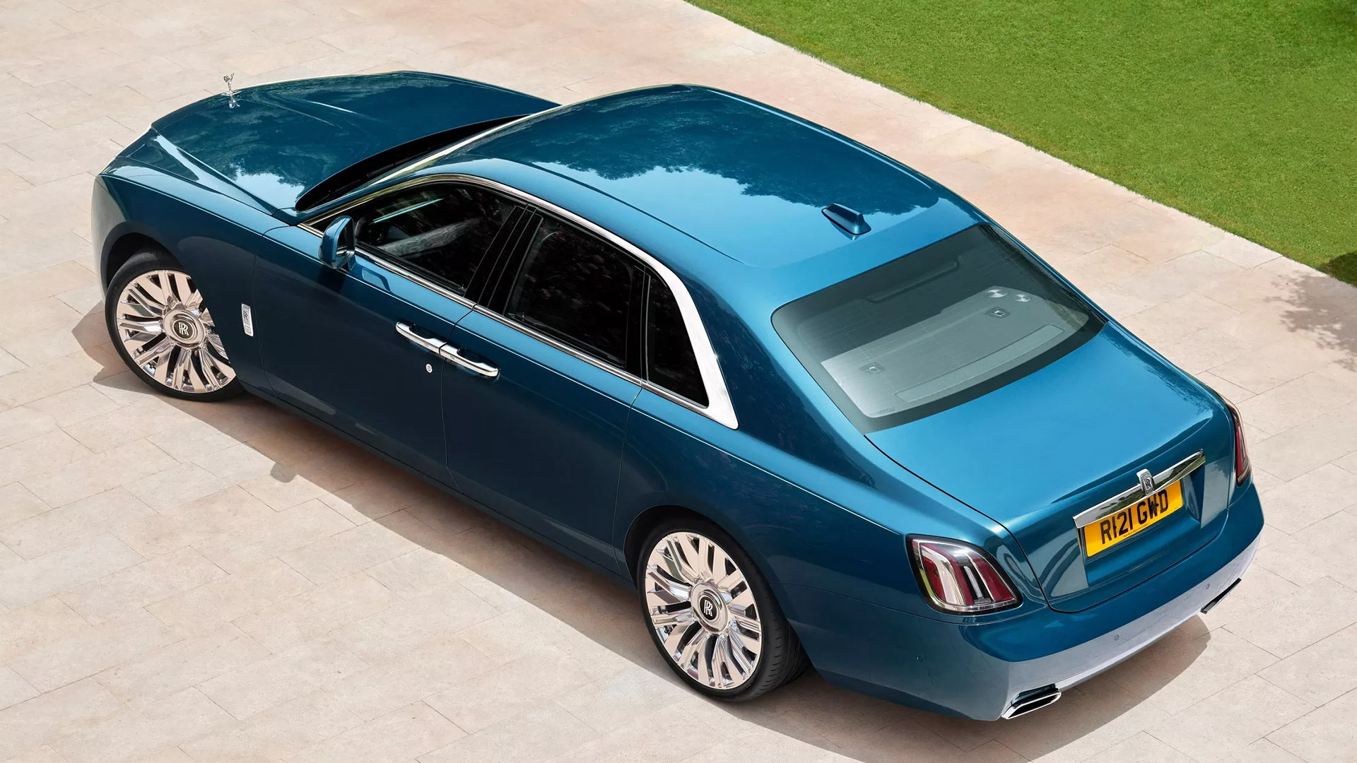 Rolls-Royce-Ghost_Series_II-2025-Rear_Three-Quarter.90cb5aa4.jpg