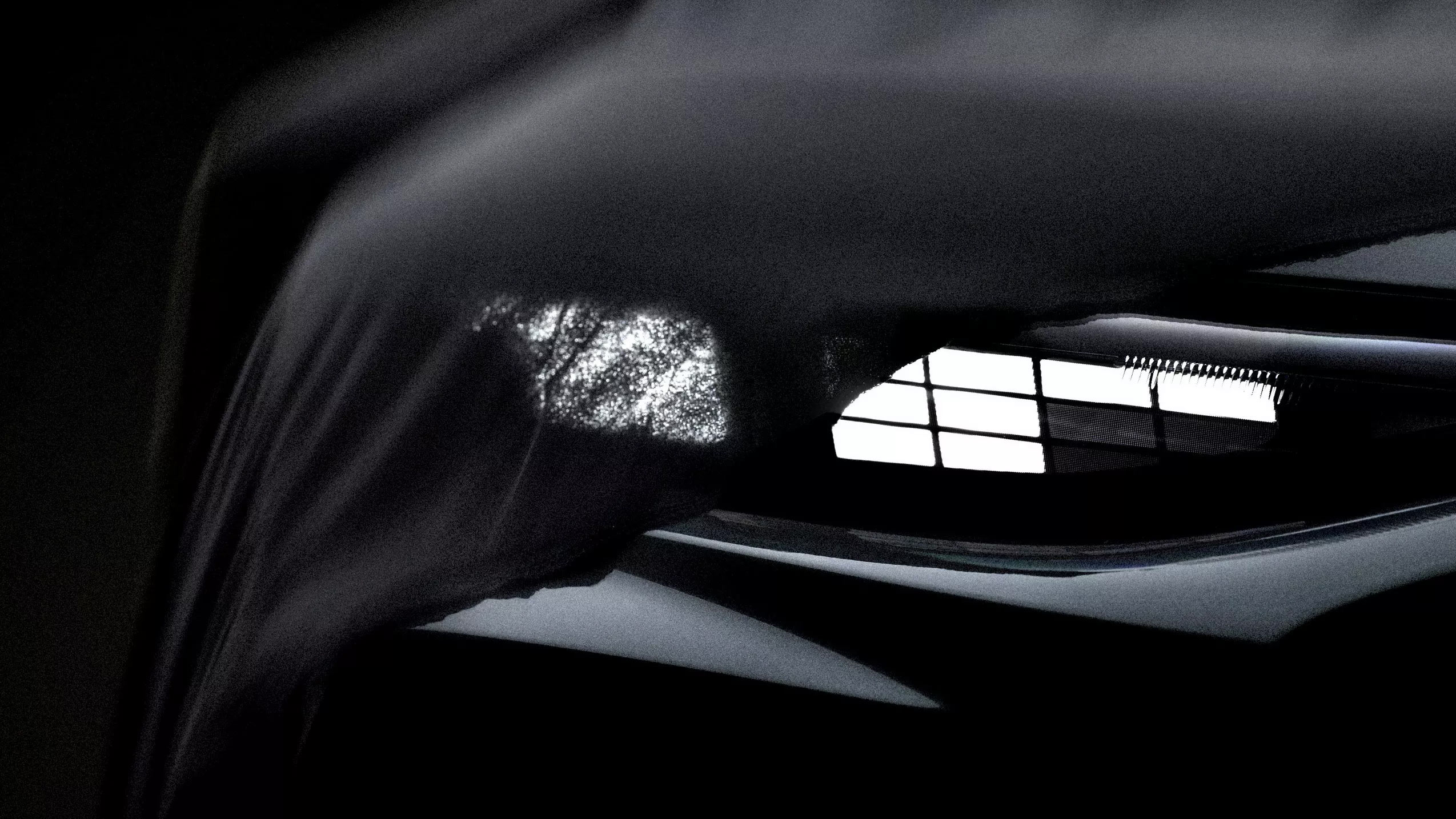 Teaser_Q3_Scheinwerfer_mit_Tuch-copy.jpg