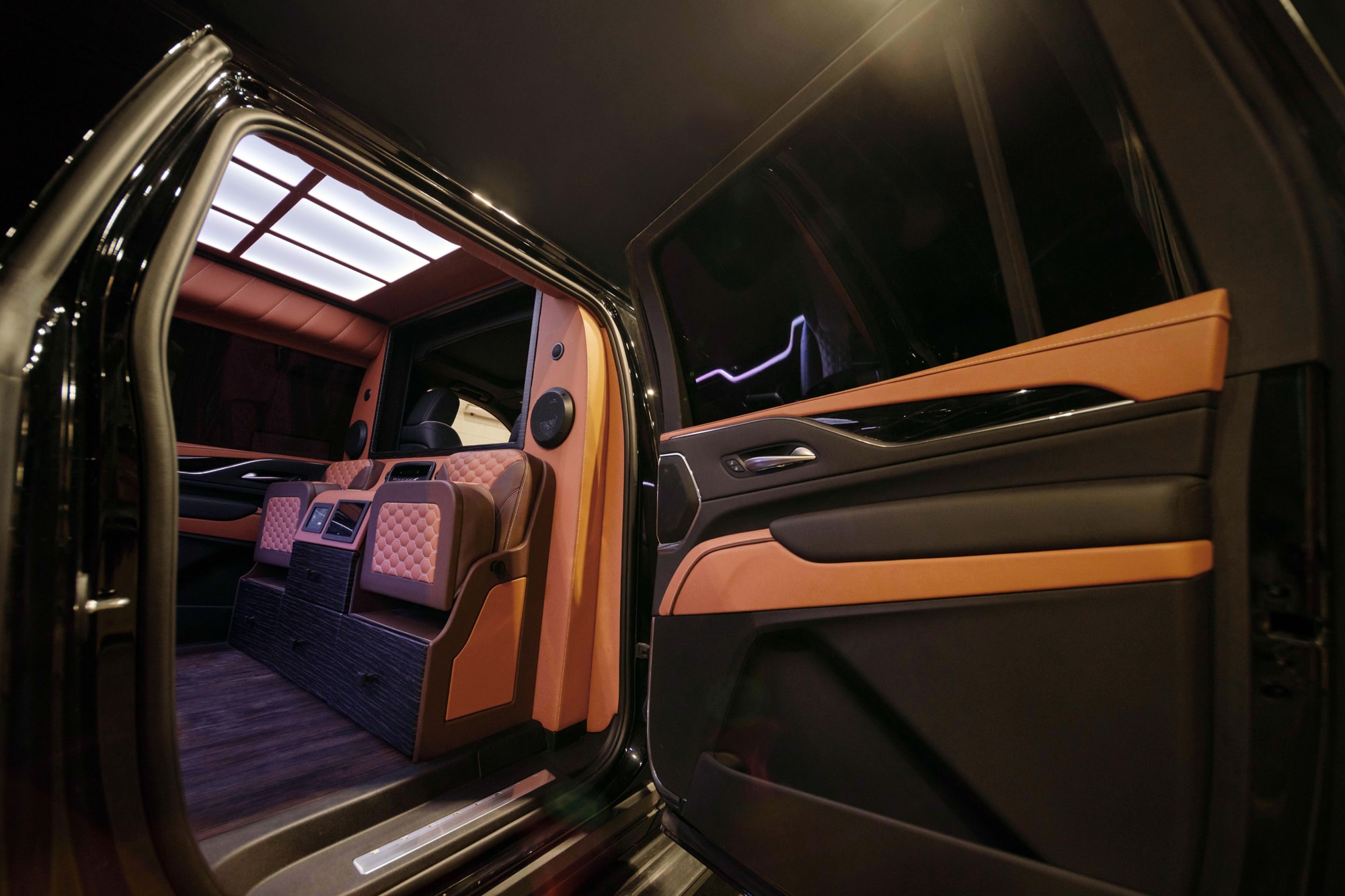 this-armored-escalade-protects-you-from-rifles-and-grenades-while-you-watch-tiktok_7.jpg