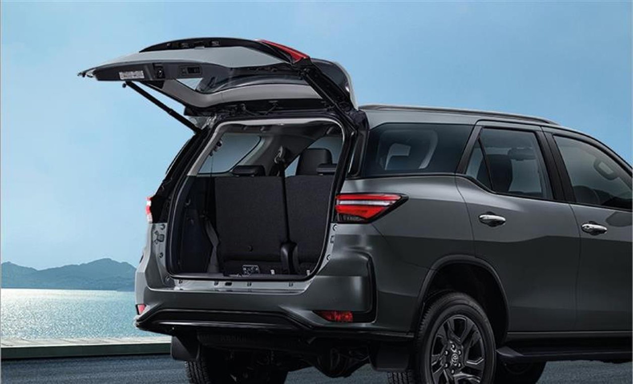 Toyota Fortuner LEADER 7.jpg