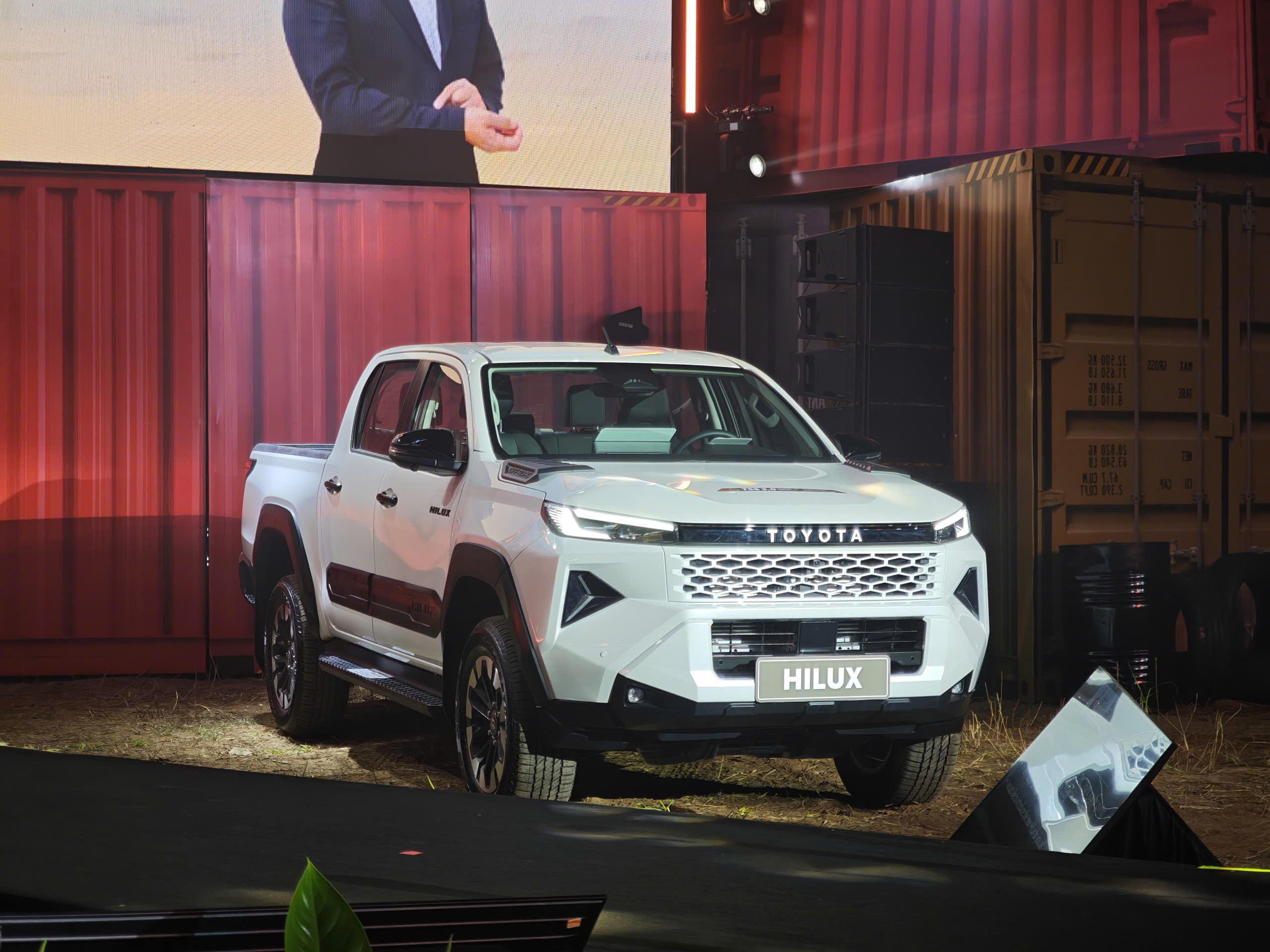 Toyota Hilux 2026 12.jpg