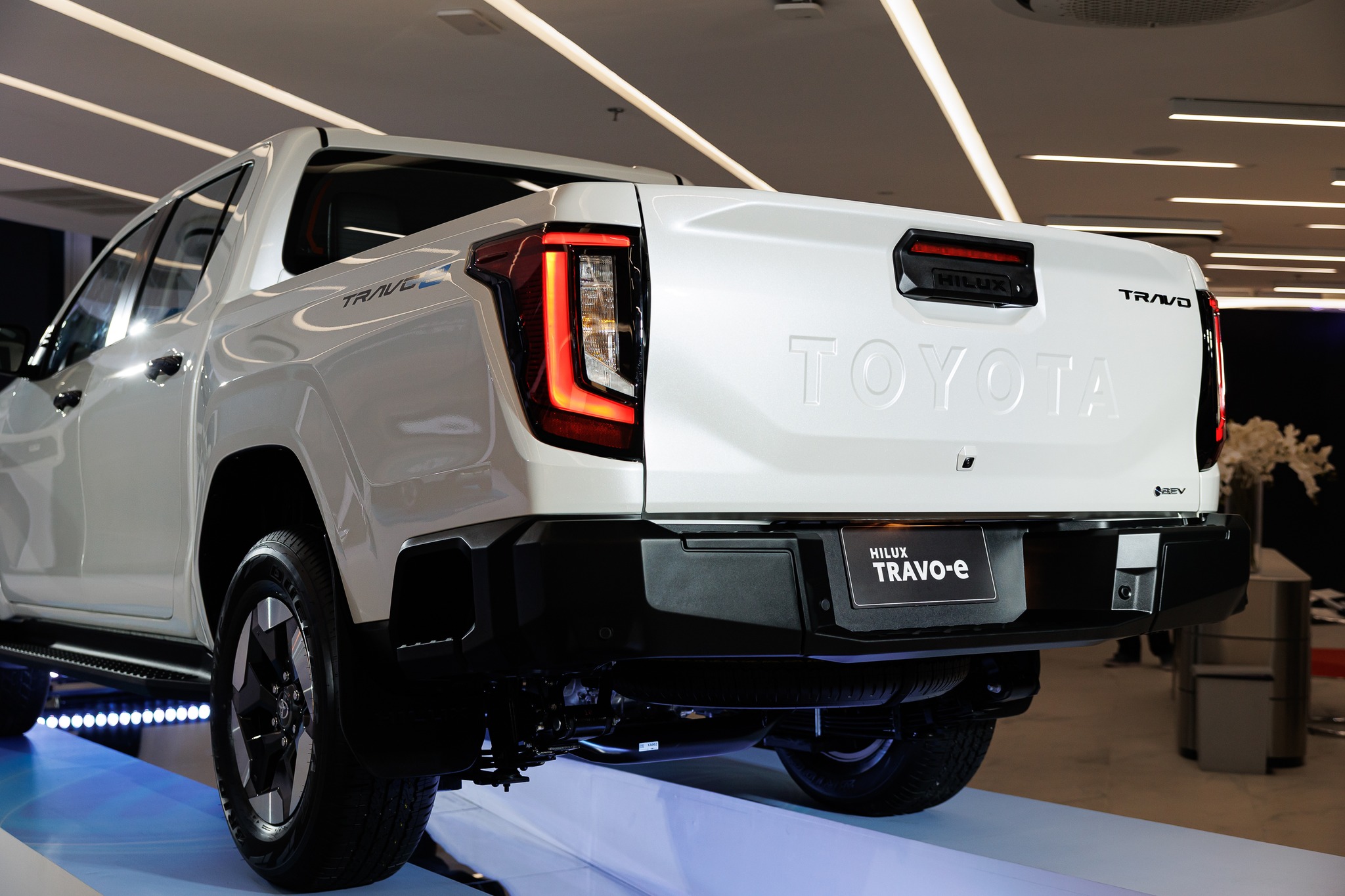 Toyota Hilux BEV 4.jpg