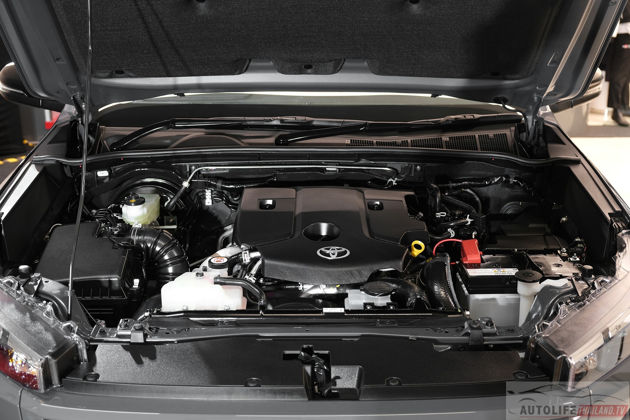 Toyota Hilux TRAVO Standard Cab 13.jpg