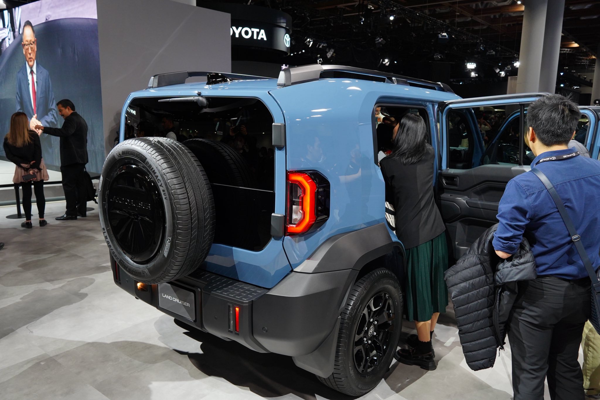 Toyota Land Cruiser FJ 2.jpg