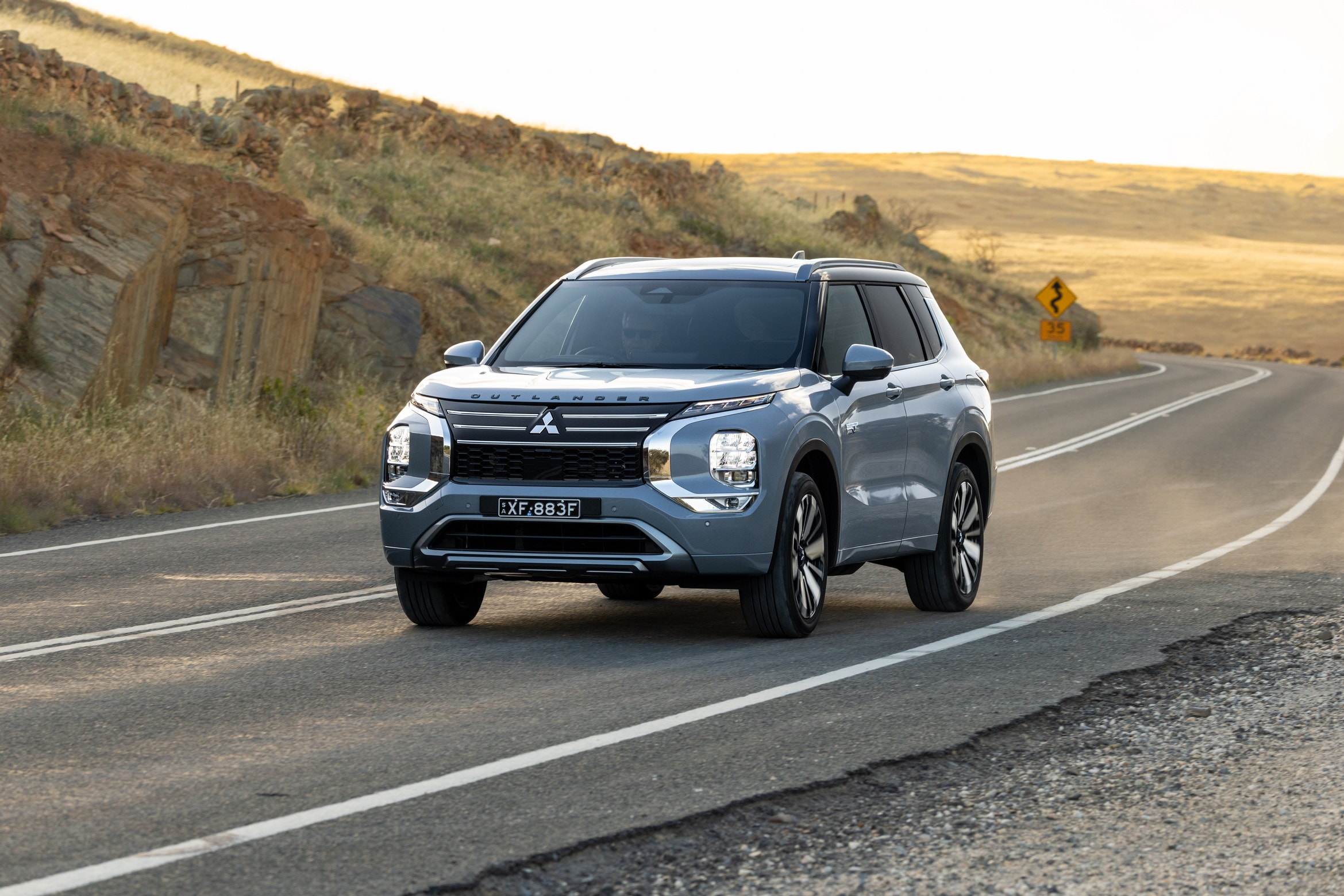 updated-mitsubishi-outlander-phev-arrives-at-dealers-heres-how-much-it-costs-266977_1.jpg