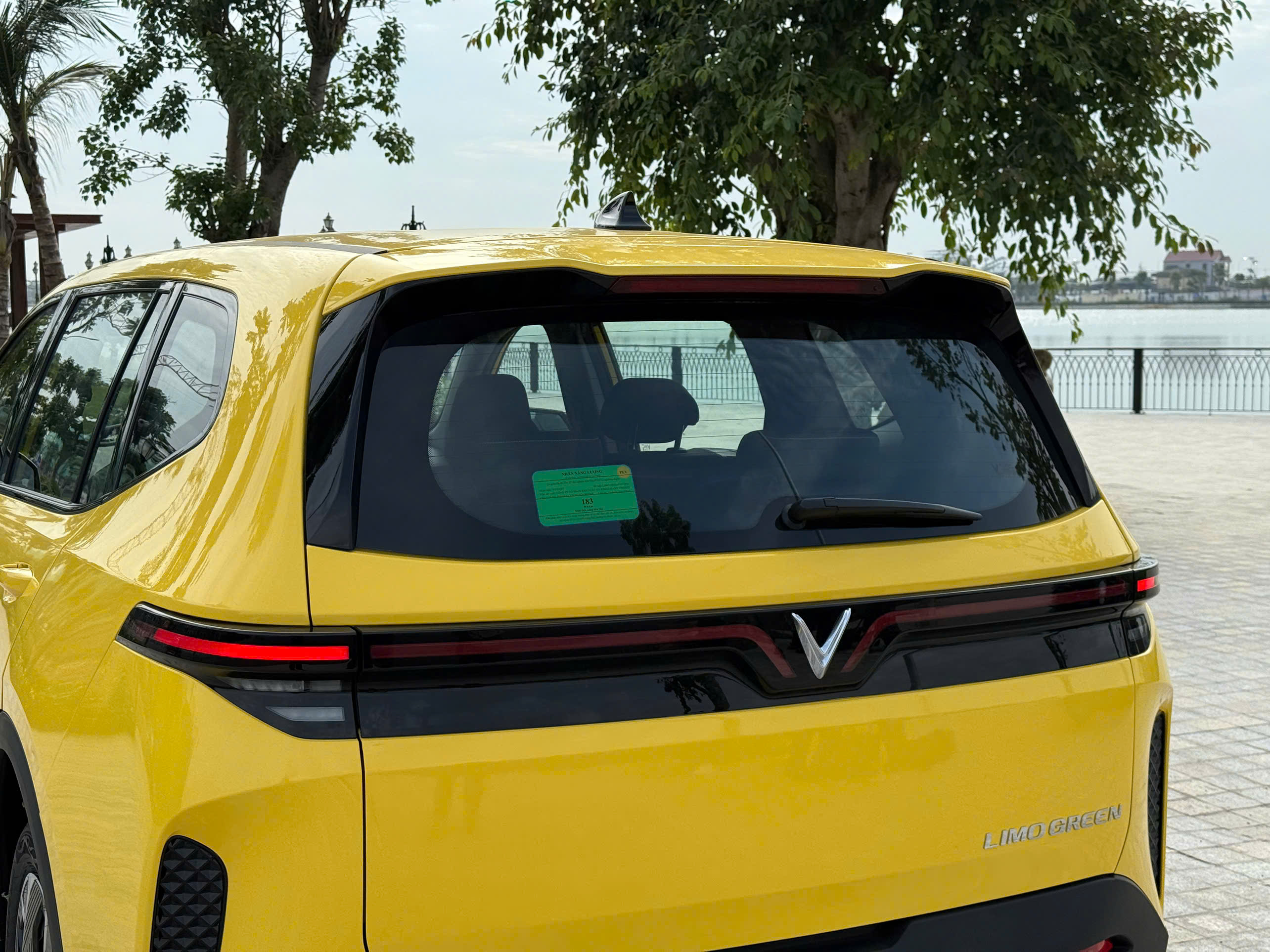 VF limo green 7.jpg