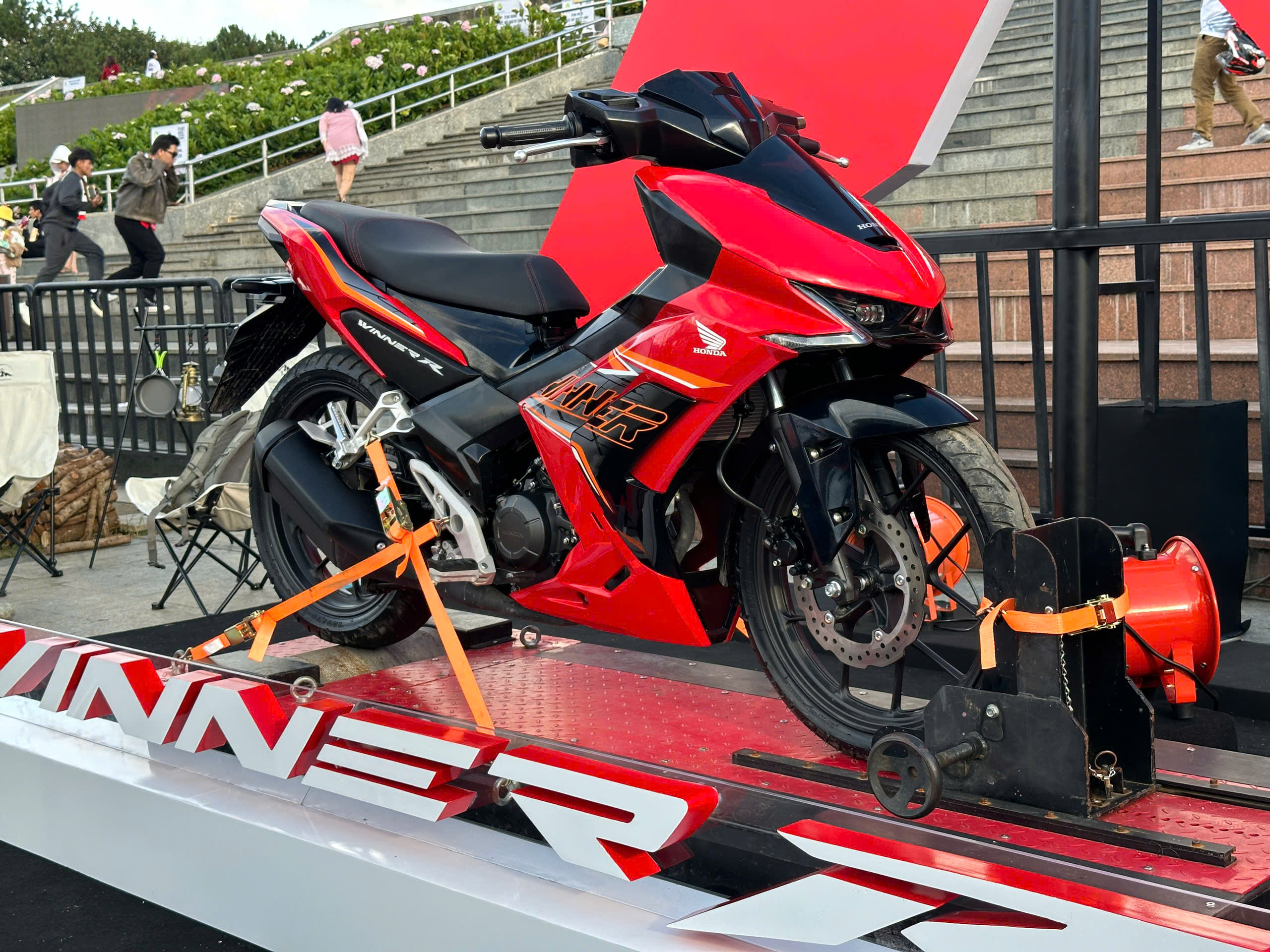z7007844573721_f8bb0d0665bd9cdf7d56357ba7dc6890.jpg