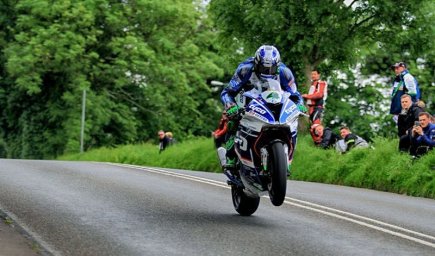 cuoc-dua-isle-of-man-tt.jpg