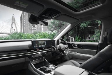 KIA Carnival Hybrid 3.jpg