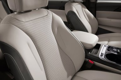 KIA Carnival Hybrid 10.jpg