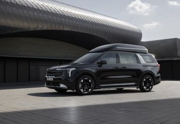 Kia Carnival Hi-Limousine.jpg