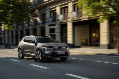 Mitsubishi Eclipse Cross EV 6.jpg