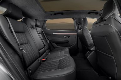 Mitsubishi Eclipse Cross EV 10.jpg