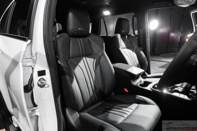 Isuzu MU-X 11.jpg