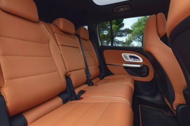 2026-Mercedes-Benz-GLB 12.jpg