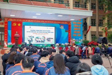 1. Lễ khai mạc đào tạo kỹ năng lái xe gắn máy an toàn cho học sinh tại trường THPT Đan Phượng.jpg