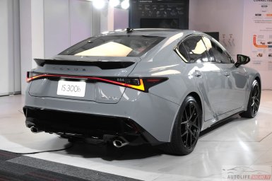 Lexus IS300h 2026 2.jpg