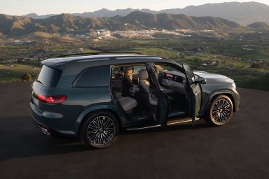 Mercedes-Benz GLS 9.jpg