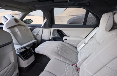 2027-BMW-7-series-LCI-debut-00024-2049.jpg