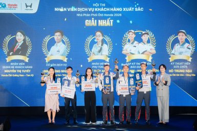 Vinh danh thí sinh đạt giải nhất.jpg